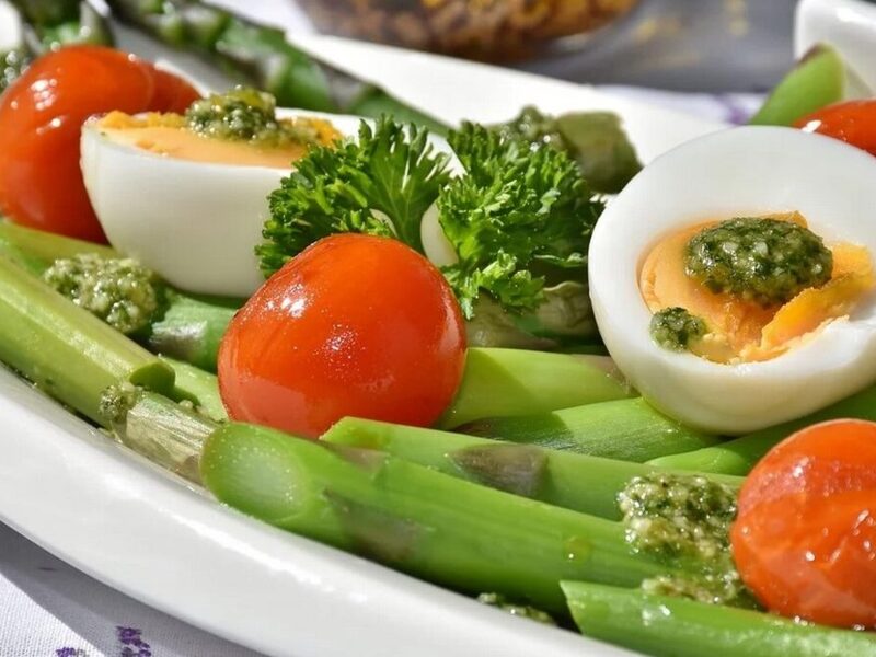 SALATA OD ŠPARGLI I JAJA
