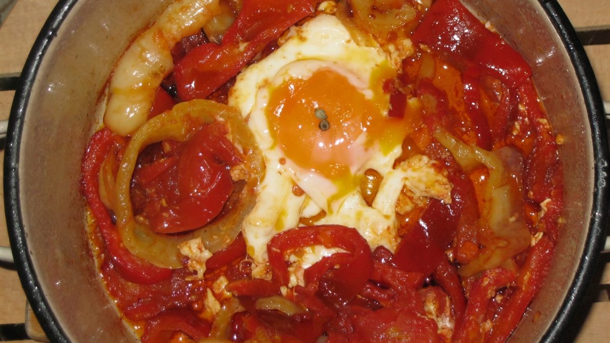 LETNjE BRZO JELO SA POVRĆEM I JAJIMA