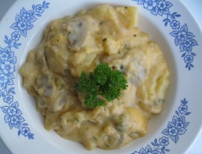 GULAŠ OD KROMPIRA I PEČURAKA