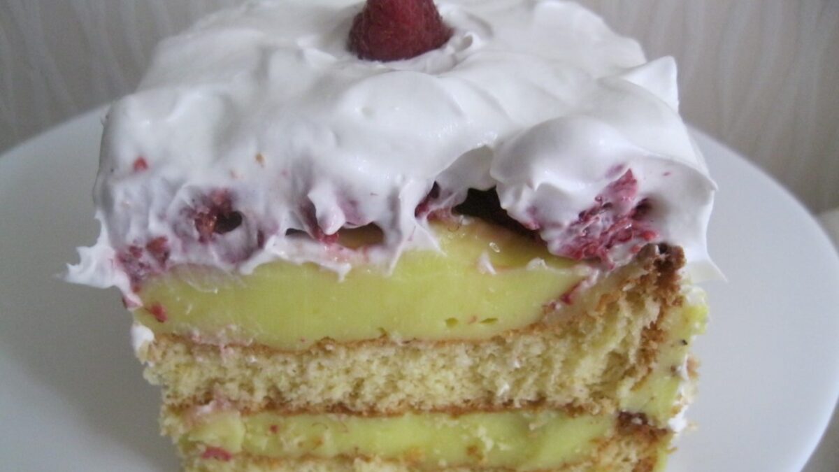 JEDNOSTAVNA VOĆNA TORTA
