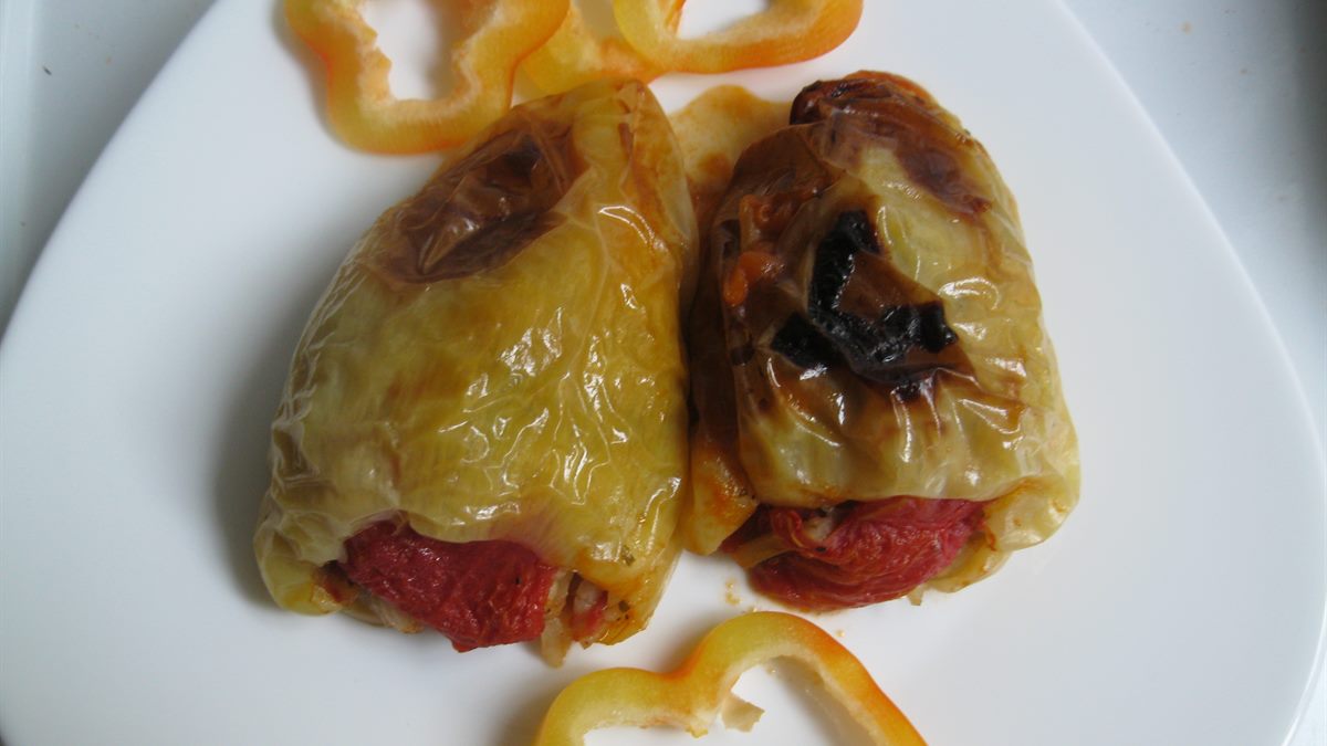 ZAPEČENE PAPRIKE PUNjENE PATLIDžANOM