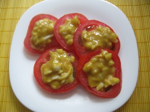 SALATA OD PARADAJZA SA SENFOM