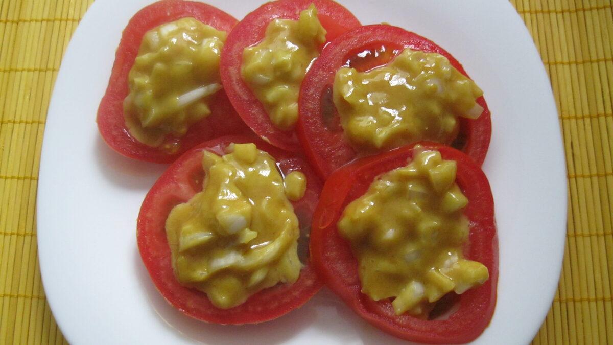 SALATA OD PARADAJZA SA SENFOM