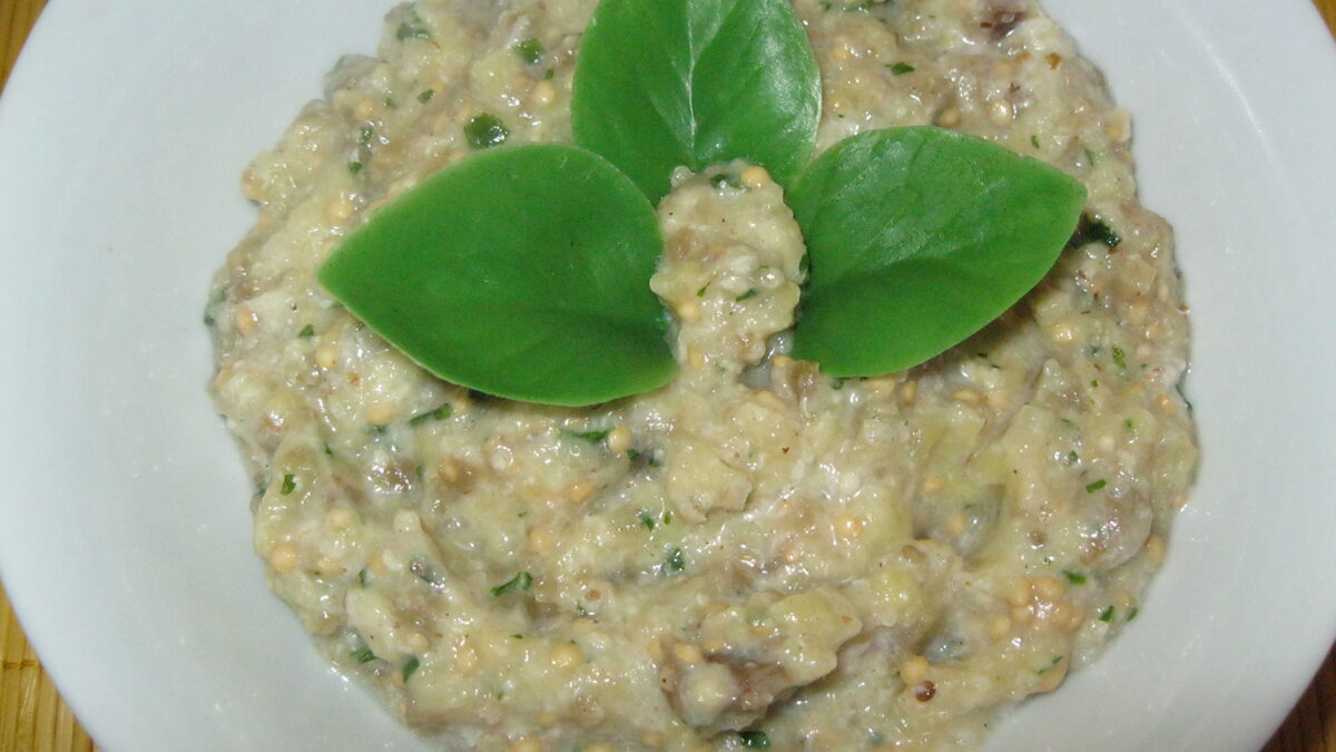 SALATA OD PATLIDžANA SA JOGURTOM
