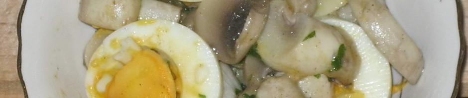 SALATA SA ŠAMPINjONIMA I JAJIMA