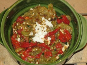 SALATA OD PATLIDžANA I PEČENIH PAPRIKA