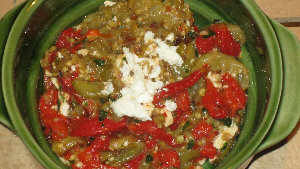 SALATA OD PATLIDžANA I PEČENIH PAPRIKA