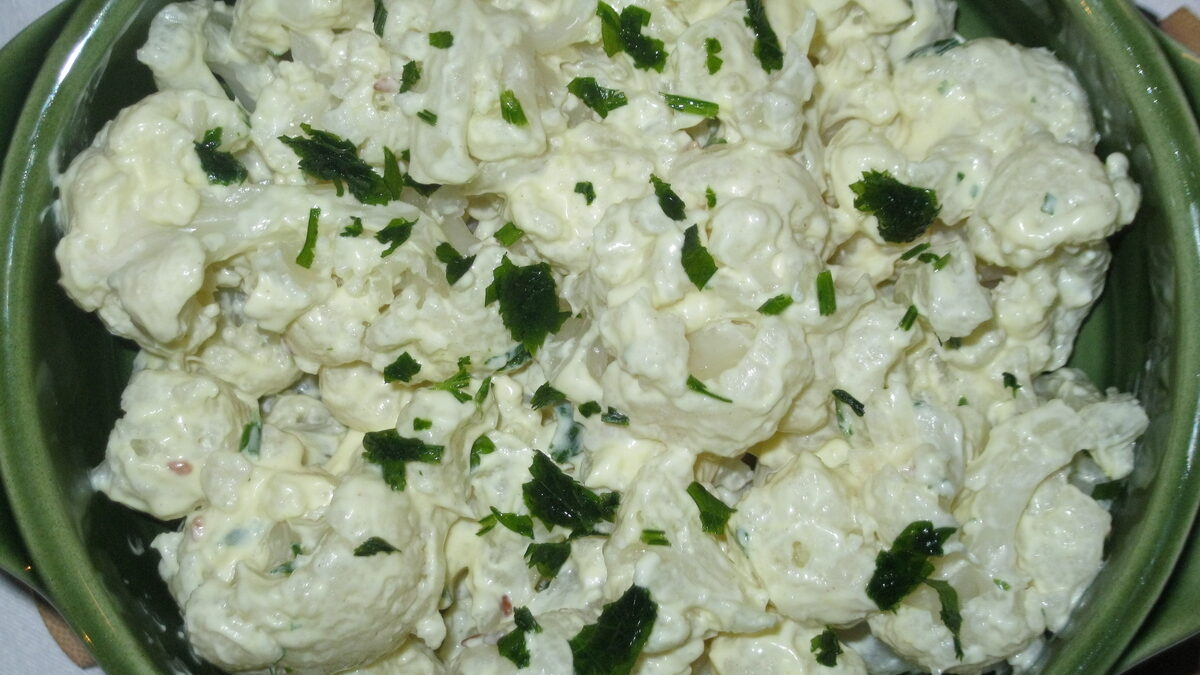 SALATA OD KARFIOLA SA PAVLAKOM I SENFOM