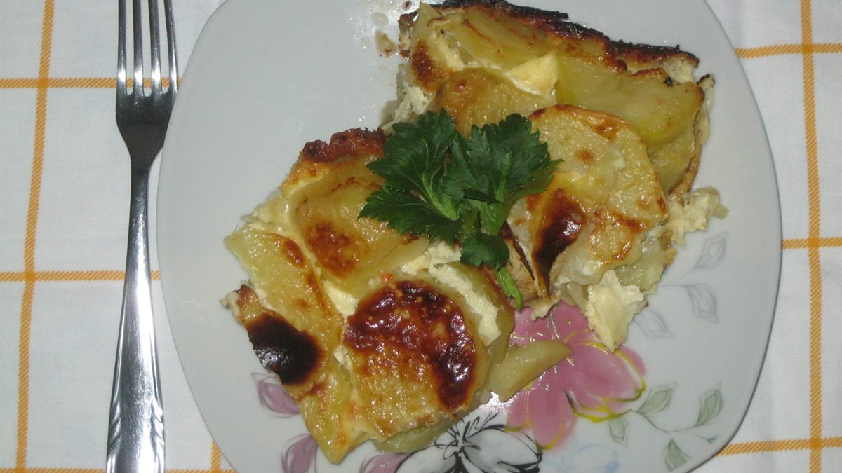 ZAPEČENI KROMPIR SA PRAZILUKOM