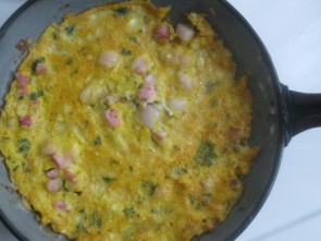 OMLET SA PRAZILUKOM I SLANINOM