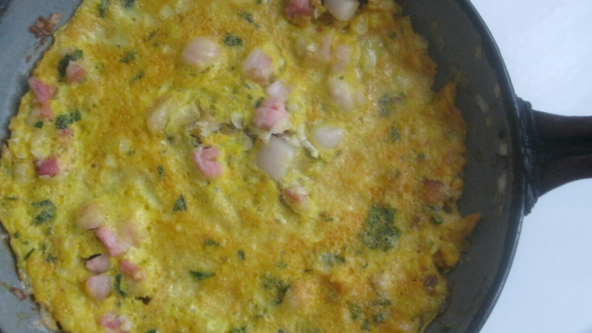 OMLET SA PRAZILUKOM I SLANINOM