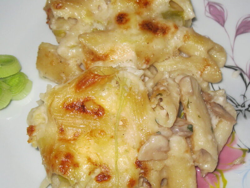 ZAPEČENE MAKARONE SA PRAZILUKOM I SIROM