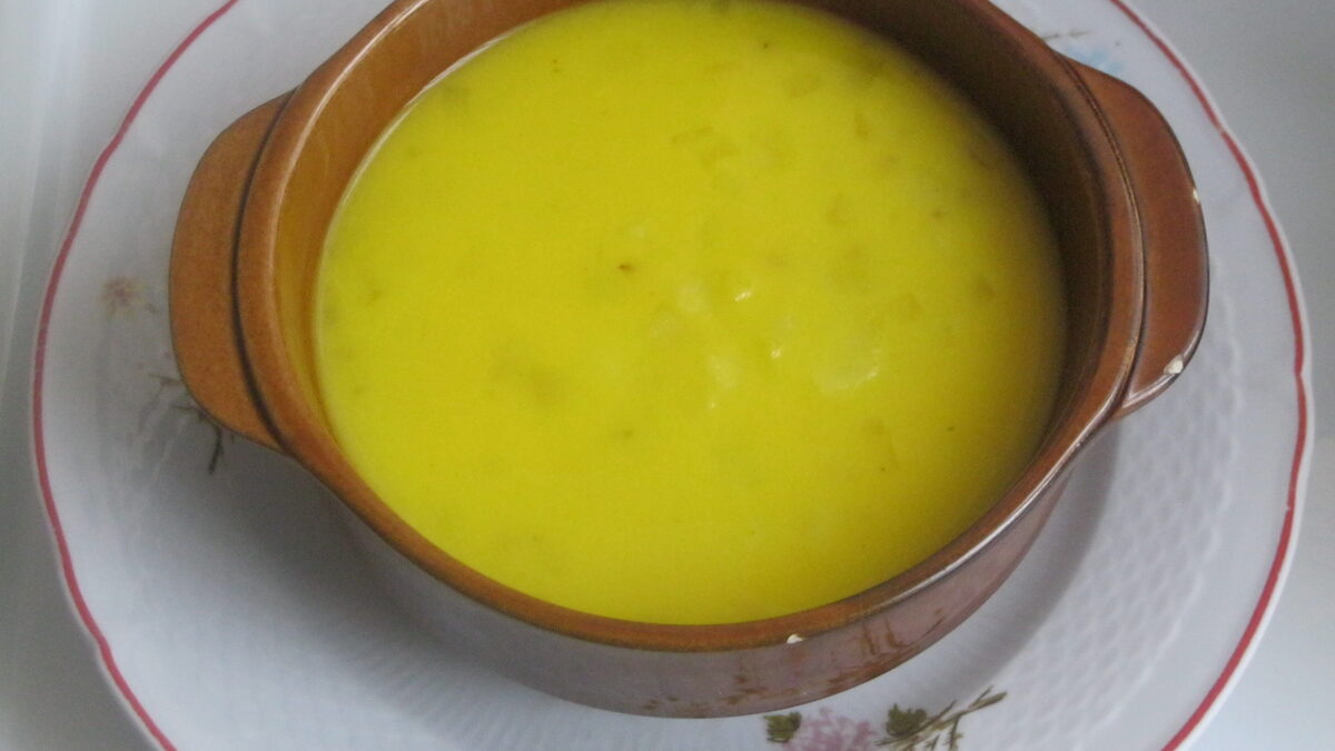 ČORBA OD KROMPIRA SA KURKUMOM