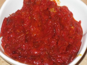 AJVAR OD NEPEČENIH PAPRIKA