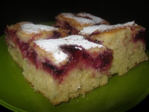 KOLAČ SA ŠLjIVAMA I CIMETOM