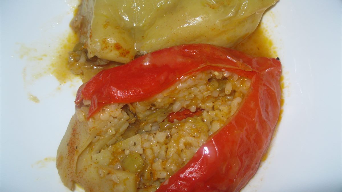 ZAPEČENE PUNjENE PAPRIKE SA PATLIDžANOM