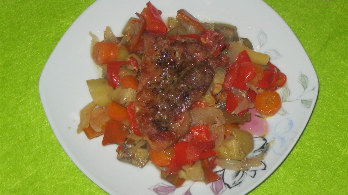 ŠARENI ĐUVEČ SA MESOM