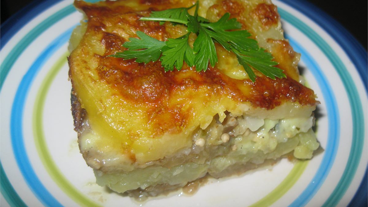 MUSAKA OD PATLIDžANA I KROMPIRA