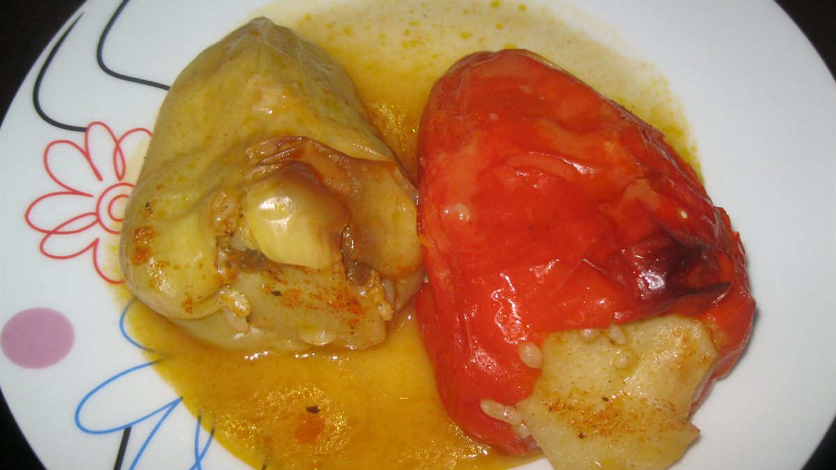 PAPRIKE PUNjENE KROMPIROM I PIRINČEM