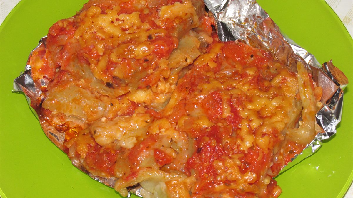 PLAVI PATLIDŽAN SA PARADAJZ SOSOM